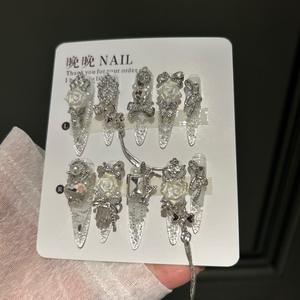 Großhandel Luxus 3D Strass Perle lange Stiletto Nägel übertrieben Silber Bling Braut kunst falsche Nägel Fashion Show Square - Product Image 3