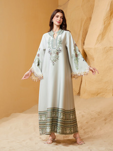 Robe de soirée de style modeste pour femmes musulmanes, idéale pour le tourisme à Dubaï, en polyester respirant, taille unique, par Borka - Product Image 4