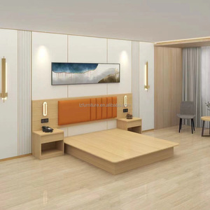 ชุดเฟอร์นิเจอร์ห้องนอนโรงแรมสไตล์โมเดิร์นมินิมอล เตียงไม้สีอ่อนขนาดคิงไซส์/ควีนไซส์ พร้อมหัวเตียงหุ้มเบาะและโต๊ะข้างเตียง - Product Image 5