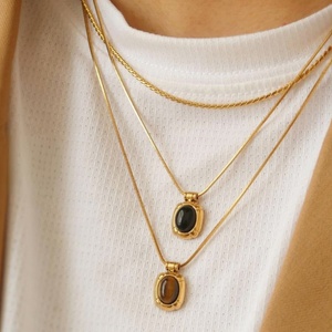 Nouveau design 2025 – Collier personnalisé en acier inoxydable plaqué or, non ternissant, avec pierres précieuses multiples, pour femme – Vente en gros - Product Image 2