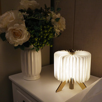 2025 nouveauté Rechargeable lampe de Table créative décoration de la maison de luxe pliant Design moderne Flexible entreprise cadeau promotionnel