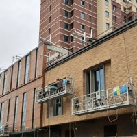 Plateforme suspendue pour l'entretien des bâtiments et le nettoyage des fenêtres, équipement d'accès pour travaux en hauteur