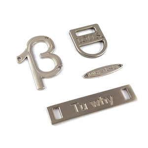 مخصص محفور اسم العلامة التجارية ملصق معدني تصميم شعار علامة تجارية خاصة طباعة ملصق خياطة للملابس والملابس - Product Image 4