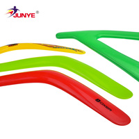 Vente en gros de jouets de Sport colorés pour enfants, disques volants en plastique multicolore Boomerang en forme de V sac en plastique sac Opp jouets gonflables 9 pouces