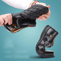 Fabrikneue Herrenschuhe auf Lager: Atmungsaktive Business-Casual-Lederschuhe mit weicher Sohle und Sommer-Herrensandalen