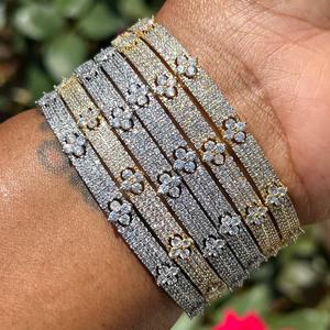 Vòng Đeo Tay Thời Trang Bangles Iced out Vàng Mạ Cubic Zirconia Stack <span class=keywords><strong>Cuff</strong></span> <span class=keywords><strong>Bangle</strong></span> Kim Cương Clover Vòng Đeo Tay Cho Phụ Nữ Đồ Trang Sức - Product Image 1