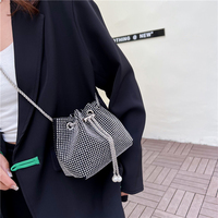 Bolat – sacs à bandoulière en diamant pour filles, nouveau design tendance, sac à main en PU souple avec chaîne, décoration à rivets, sacs à bandoulière à la mode, 17x13x9cm