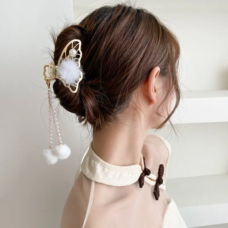 New trend Fuzzy Ball Pearl Tassel Large Back Head Hairpin coreano Head Ornament Shark Clip Butterfly Hair Claw Catch Clips