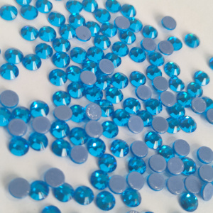 ZK gros SS6-SS30 rond <span class=keywords><strong>Strass</strong></span> chaleur fixe cristal Capri bleu <span class=keywords><strong>strass</strong></span> en vrac dos plat verre chaleur fixe <span class=keywords><strong>strass</strong></span> vêtements - Product Image 4