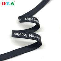 Bande élastique en nylon personnalisée de 1 cm avec logo imprimé en sérigraphie et gaufrage pour T-shirts, sweats à capuche et bandes de col
