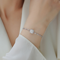Pulsera de Lujo con Cadena y Eslabones, Diseño de Halo Cuadrado y Engaste de Garras, con Moissanita Redonda de Corte Brillante VVS1 Certificada GRA, Plata S925