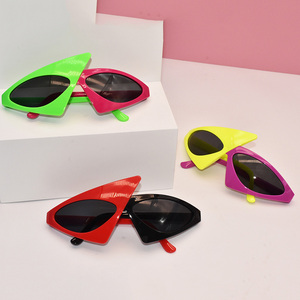 Nuovi Arrivi 2026: Occhiali da Sole Joker Rossi e Verdi Popolari per Feste, Occhiali da Sole <span class=keywords><strong>Roy</strong></span> Purdy in Plastica a Prezzo Economico, Vendita all'Ingrosso - Product Image 4