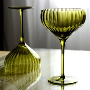 Coupe <span class=keywords><strong>à</strong></span> <span class=keywords><strong>vin</strong></span> en cristal soufflé <span class=keywords><strong>à</strong></span> la main, personnalisée, <span class=keywords><strong>à</strong></span> <span class=keywords><strong>pied</strong></span> haut, épaissie, style vintage moderne, simple, verte, côtelée, 200 ml - Product Image 6