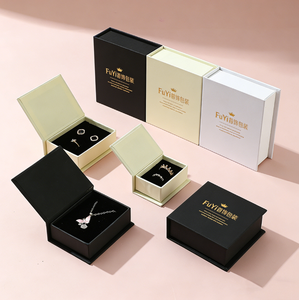 กล่องใส่เครื่องประดับรูปวงแหวนแบบใหม่สำหรับขายส่ง พร้อมโลโก้สั่งทำ บรรจุภัณฑ์จี้ห้อยคอ - กล่องกระดาษแข็งฝาพับแม่เหล็ก - Product Image 6