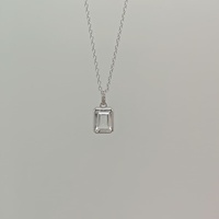 Collar con Colgante Minimalista de Plata de Ley 925 con Zafiro Blanco Corte Esmeralda y Diamante Transparente Brillante para Mujer