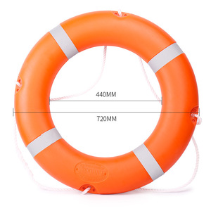 Bouée de sauvetage en polyéthylène 2,5 kg, équipement de sauvetage maritime, forme circulaire avec bandes réfléchissantes et corde en nylon - Product Image 4