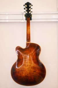 Guitarra Electroacústica Yunzhi Personalizable, Artesanal, de Cuerpo Hueco, con Tapa Arqueada de Abeto y Arce, Acabado Lacado, Estilo <span class=keywords><strong>Jazz</strong></span>, con Diapasón de Ébano - Product Image 3