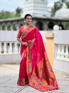 Saree de seda suave Paithani con diseño de pavo real tejido Zari por todas partes y borde de soporte tejido Meenakari y borlas adjuntas en Pall - Product Image 6