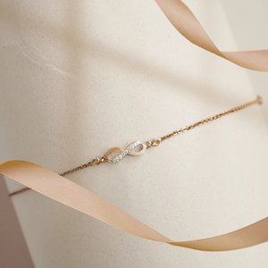 Pulsera de Diamantes Infinito, Elegante y Lujosa, con Símbolo de Infinito, Joyería de Diseño Inspirada en Diamantes Brillantes, Tono Dorado Premium - Product Image 5