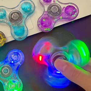 Con quay hồi chuyển tinh thể dạ quang trong suốt dẫn đầu ngón tay con quay hồi chuyển Đồ chơi giải nén cát lún ánh sáng Fidget Spinner - Product Image 6