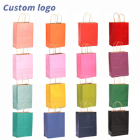 PakTalk – Lot de 24 sacs cadeaux écologiques en papier kraft, taille moyenne 8x4.2x10.5 pouces, 6 couleurs, pour anniversaires/mariages/duches de bébé