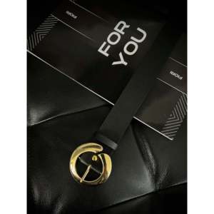 Cinturón para mujer Fiori con hebilla redonda de aleación dorada, cinturón de cuero PU de estilo informal para uso diario - Product Image 1