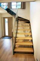 Escalier suspendu à structure invisible, escalier flottant modulaire personnalisé, marches en bois massif avec garde-corps en acier