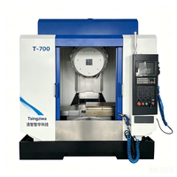 Centre d'usinage CNC à grande vitesse automatique T700 BT40 vertical avec moteur pour pièces automobiles et moules