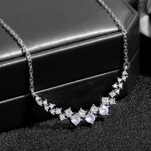 Collana con Ciondolo a Stella per Donne, Elegante Gioiello Scintillante per Uso Quotidiano, Idea Regalo - Product Image 1