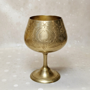 Paire de verres à brandy en laiton sculptés à la main, gobelets à vin à pied court, ensemble de verres de dégustation de cognac, articles de bar décoratifs en métal - Product Image 1