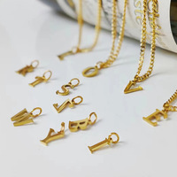Collar con alfabeto de acero inoxidable chapado en oro personalizable EManco, colgante con inicial de, nombre personalizado, regalo de perla, Estilo clásico