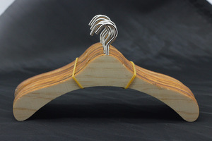 Appendini educativi in legno per bambole di piccole dimensioni giocattolo per bambini - Product Image 4