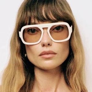 Lunettes de soleil carrées rétro 2025 avec logo personnalisé, monture petite, style punk, verres dégradés UV400 pour femmes - Product Image 3