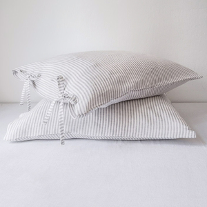 <span class=keywords><strong>Federa</strong></span> per <span class=keywords><strong>Cuscino</strong></span> in Puro Lino con Strisce Grigie, Design Personalizzato per Casa e Hotel, Chiusura con Laccetti - Product Image 1