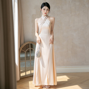 Robes de demoiselle d'honneur en satin logo personnalisé <span class=keywords><strong>robe</strong></span> de <span class=keywords><strong>cérémonie</strong></span> de l'avènement de l'âge usine directement moelleux <span class=keywords><strong>longue</strong></span> <span class=keywords><strong>robe</strong></span> d'hôte en gros - Product Image 3