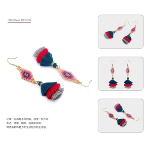 Boucles d'oreilles pendantes classiques et exquises, faites à la main avec des perles de verre Miyuki, des accessoires en diamant, des pompons en fil, personnalisables - Product Image 3