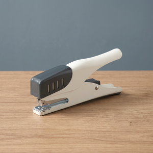 Engrapadora de Oficina de 33 Grapas con Mango para un Uso Conveniente - Product Image 3