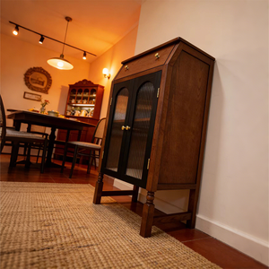 Credenza Nordica per Sala da Pranzo in Legno di Quercia Massiccio, Mobile Porta Vini con Ante in Vetro Scanalato Decorativo, Arredamento di Lusso - Product Image 3