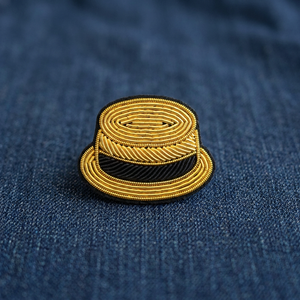 Insigne en feutre de tissu brodé de soie de taille personnalisée chapeau sacs à coudre à motif de drapeau technique en émail logo de nom personnalisé en silicone - Product Image 3