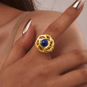 แหวนทอง18K สไตล์วินเทจสำหรับผู้หญิงพร้อมห่วงสแตนเลสดอกไม้ประดับมุกเทียมเครื่องประดับวินเทจทันสมัย - Product Image 2