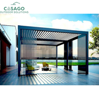 Pergola en aluminium durable résistante aux intempéries avec système de lames orientables polyvalent pour créer de l'ombre et une zone de vie extérieure