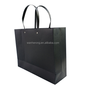 <span class=keywords><strong>Sac</strong></span> d'emballage noir <span class=keywords><strong>sac</strong></span> de course logo de marque personnalisé cadeau vêtements vente au détail sacs en papier avec poignées en ruban plat - Product Image 6