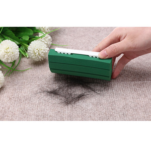 Lec Pet Hair Remover Mitt Green S-669 For <b>Bed</b> Sheets <b>Sofas</b> Carpets <b>Cat</b> Dog Hair Removal - Product Image 4