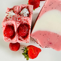 Marque privée Savon fait main au parfum de fraise aux fruits Savon blanchissant pour la peau réparateur hydratant personnalisé