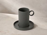 Ensemble tasse et soucoupe à poignée ronde en ciment gris, grès mat aspect pierre, tasse à café en céramique avec assiette, vaisselle