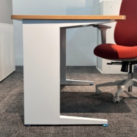 Bureau d'ordinateur minimaliste et moderne, table d'étude et d'écriture pour la maison, le bureau, l'ordinateur portable, la station de travail, la chambre à coucher, le salon, le dortoir