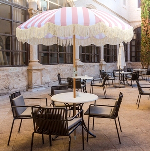 Sombrilla de Playa Personalizada Moderna, Impermeable, Anti-UV, para Viajes al Aire Libre, de Lujo, de 1.8 m, con Borlas de Algodón y Tela de Poliéster de 200 g - Product Image 1