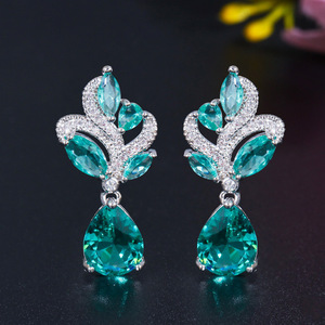 Eleganti orecchini pendenti corti da donna, accessori per l'orecchio semplici e alla moda per l'uso quotidiano - Product Image 1