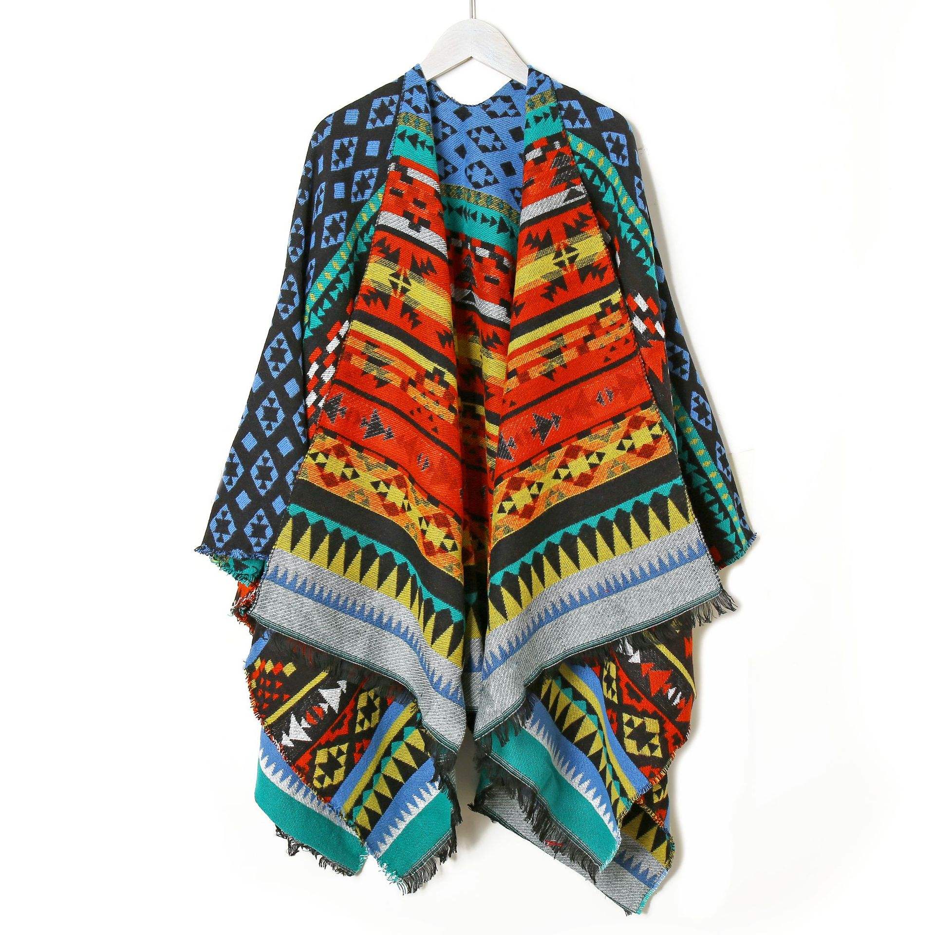 Ponchos aztecas: abrigos de invierno cálidos y elegantes para mujer