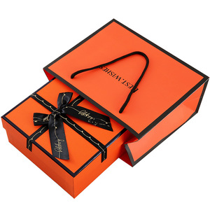 Caja de Lujo Personalizada para Empaque de Ropa Bolso de Mano y Regalo de Cumpleaños Cartón Rígido Esponja Materiales Reciclados Admite Personalización - Product Image 3